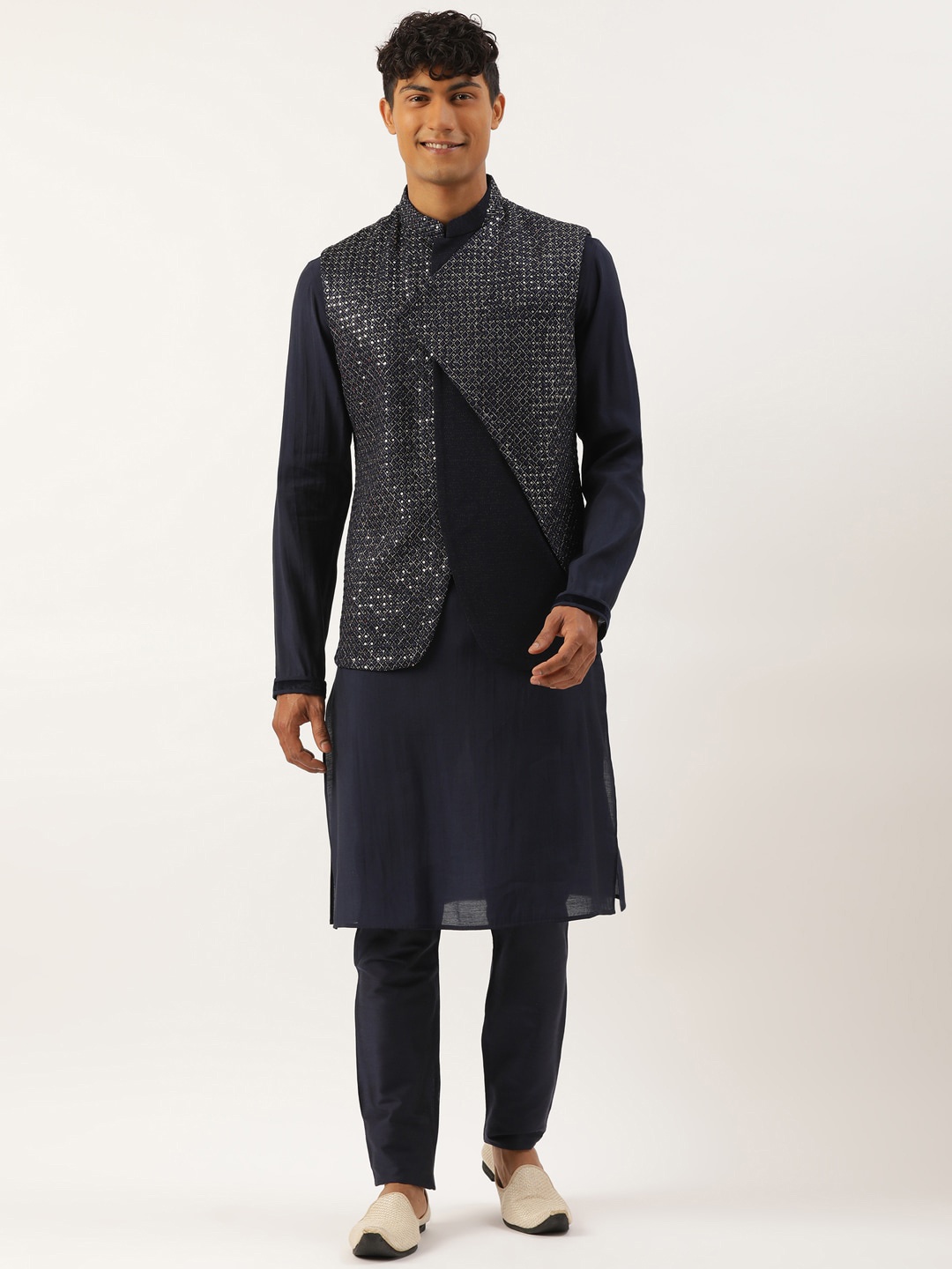 

TheEthnic.Co Mandarin Collar Straight Kurta with Pyjamas, Navy blue