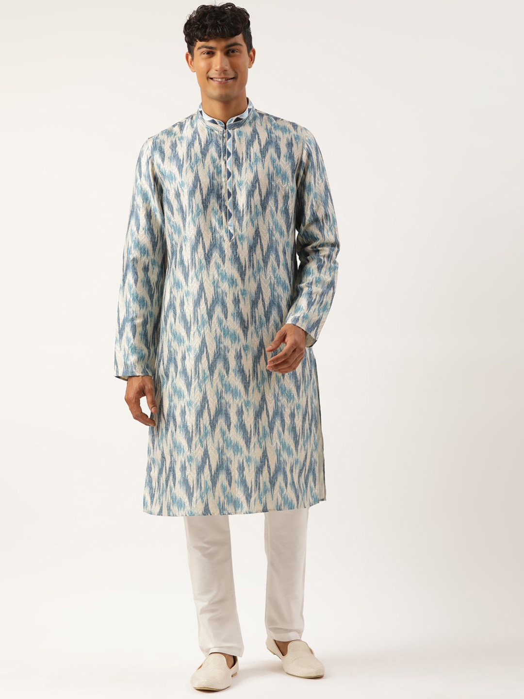 

TheEthnic.Co Ikat Dyed Kurta With Trousers, Blue