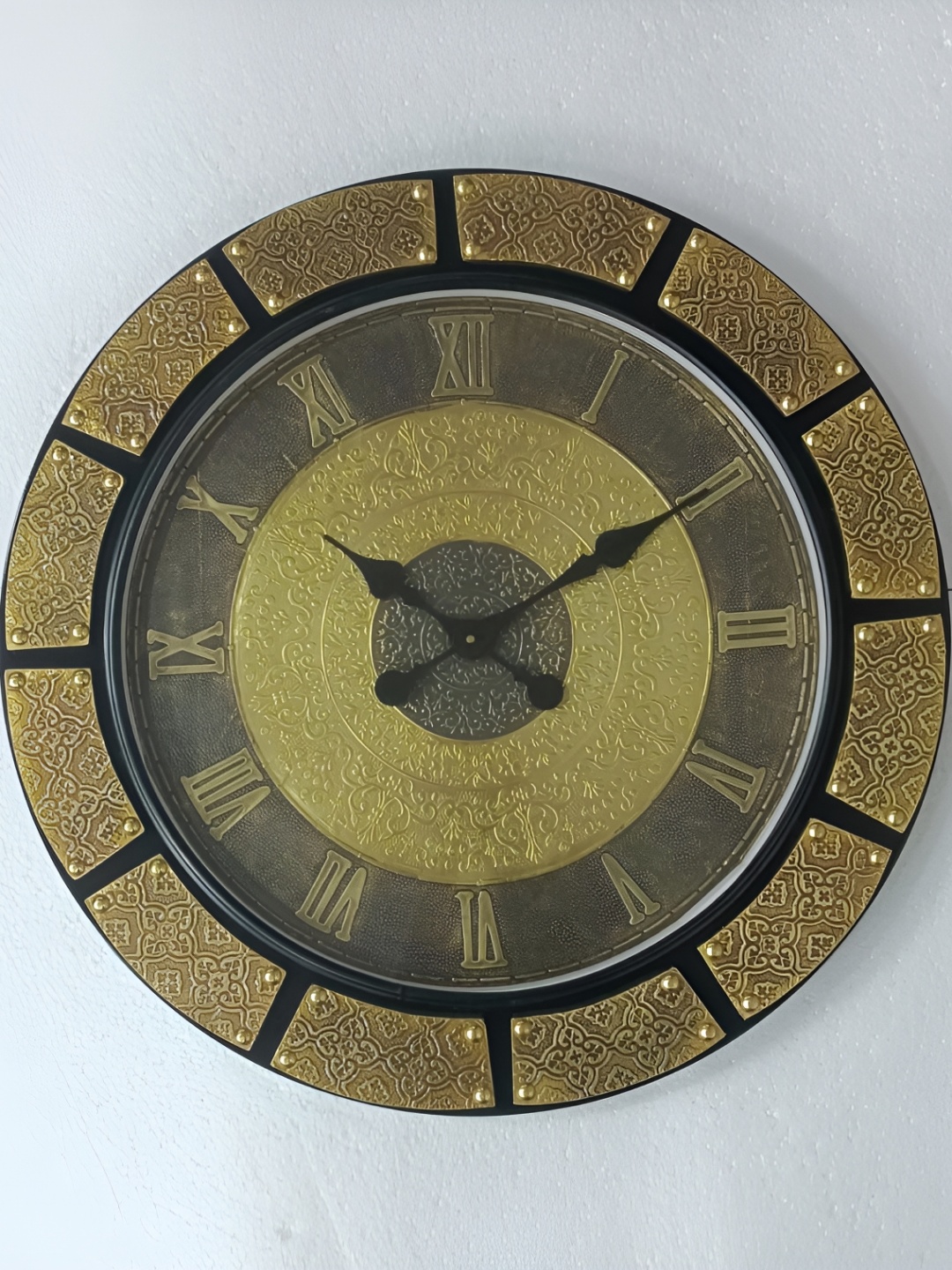 

Heritage India Gold-Toned Contemporary Round Wall Clock
