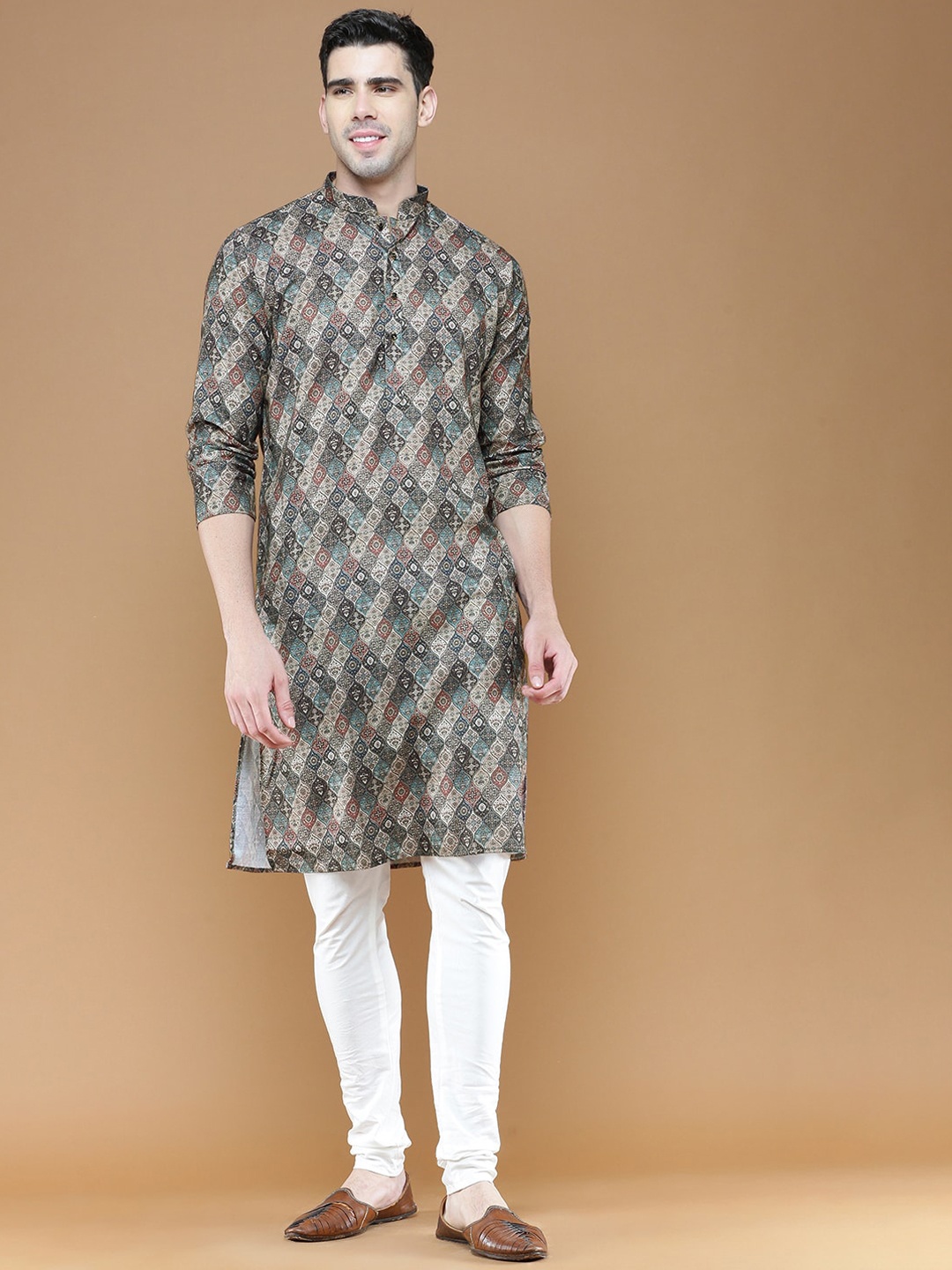 

Sanwara Ethnic Motifs Printed Mandarin Collar Kurta with Pyjamas, Grey