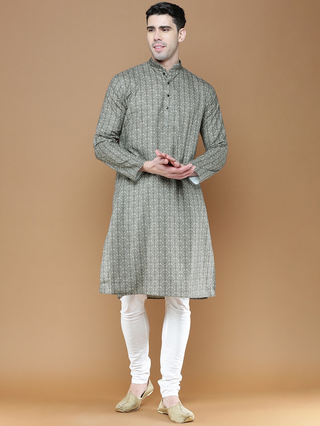 

Sanwara Ethnic Motifs Printed Mandarin Collar Straight Kurta with Churidar, Green