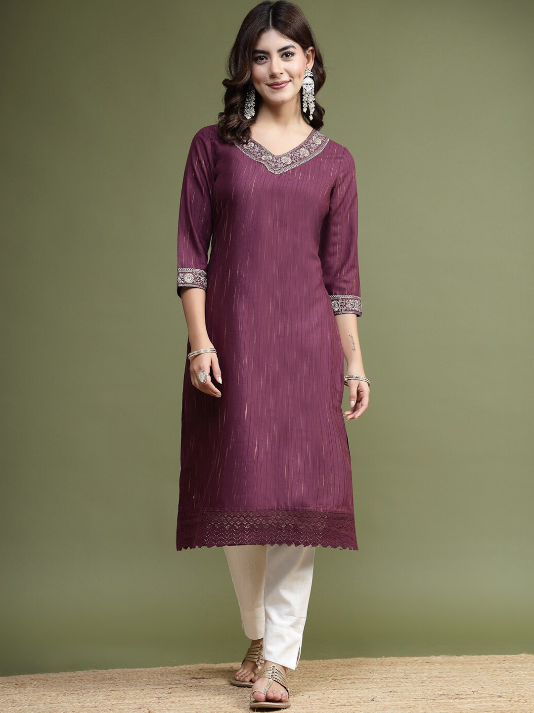 

Sangria Floral Embroidered V-Neck Thread Work Straight Kurta, Burgundy