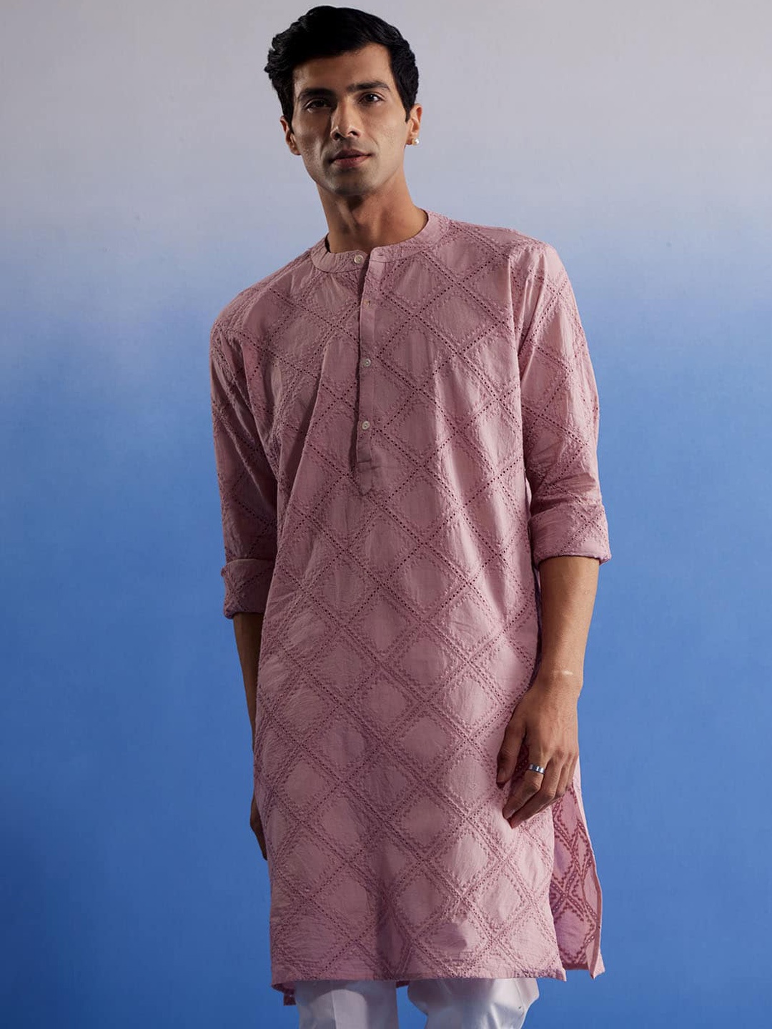 

VASTRAMAY Men Schiffli Embroidered Cotton Kurta, Pink