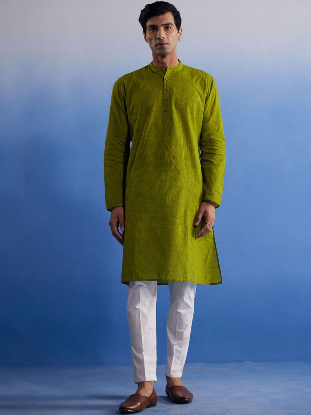 

VASTRAMAY Striped Pure Cotton Kurta With Trousers, Green