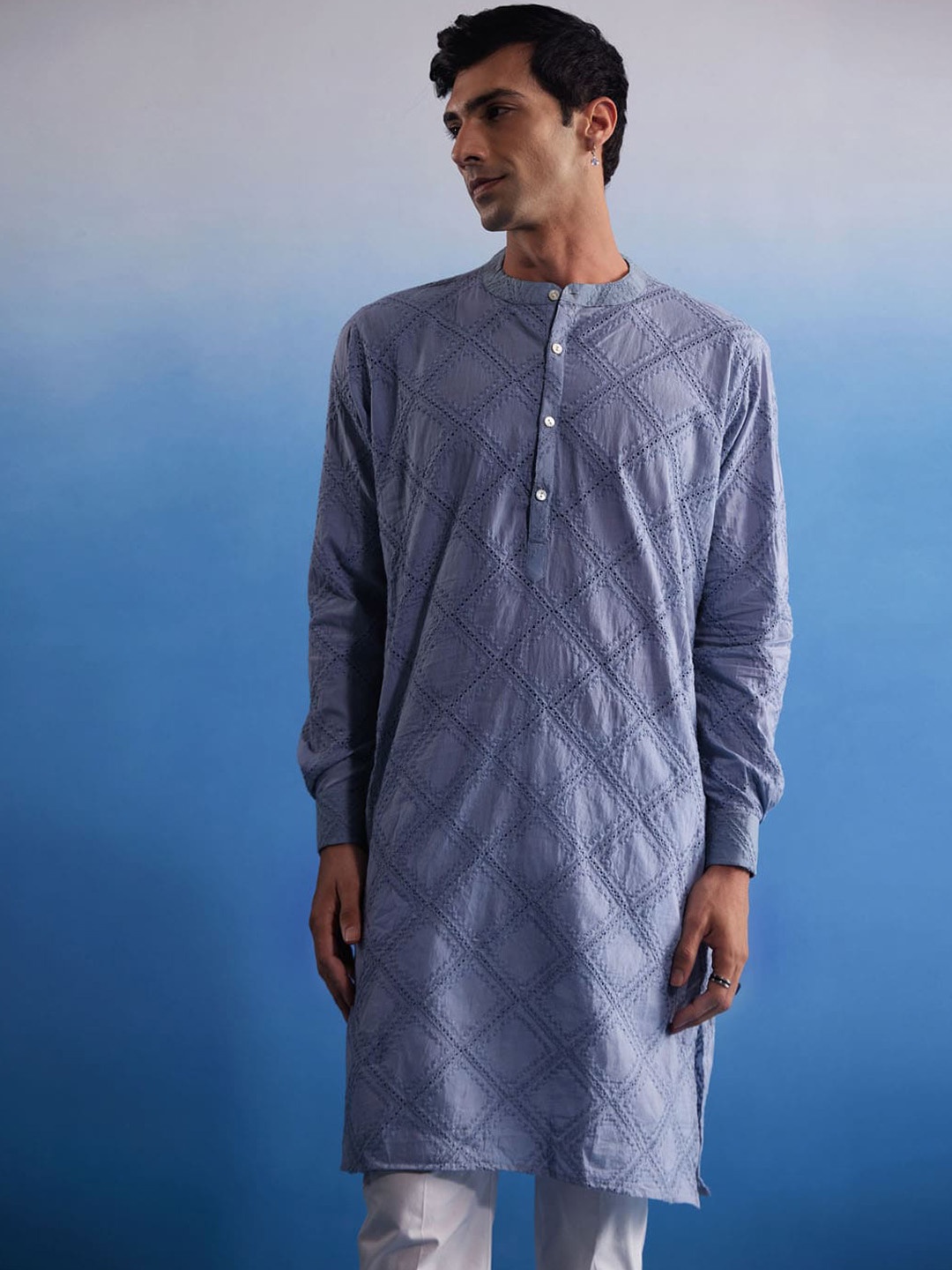 

VASTRAMAY Men Schiffli Embroidered Cotton Kurta, Blue