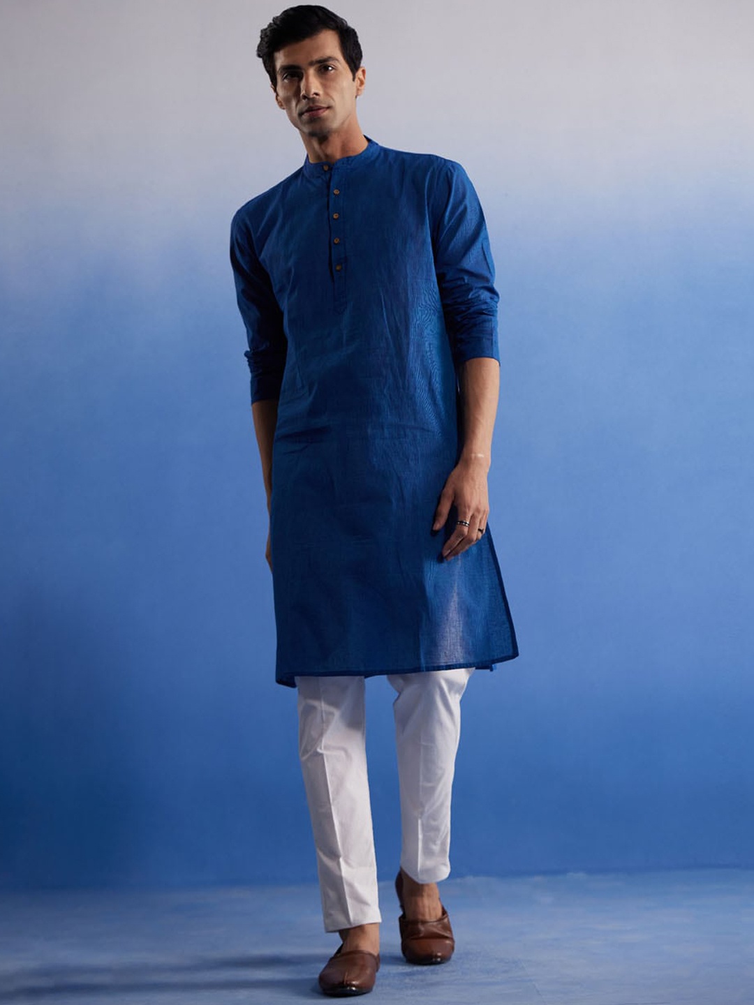 

VASTRAMAY Striped Pure Cotton Kurta With Trousers, Blue