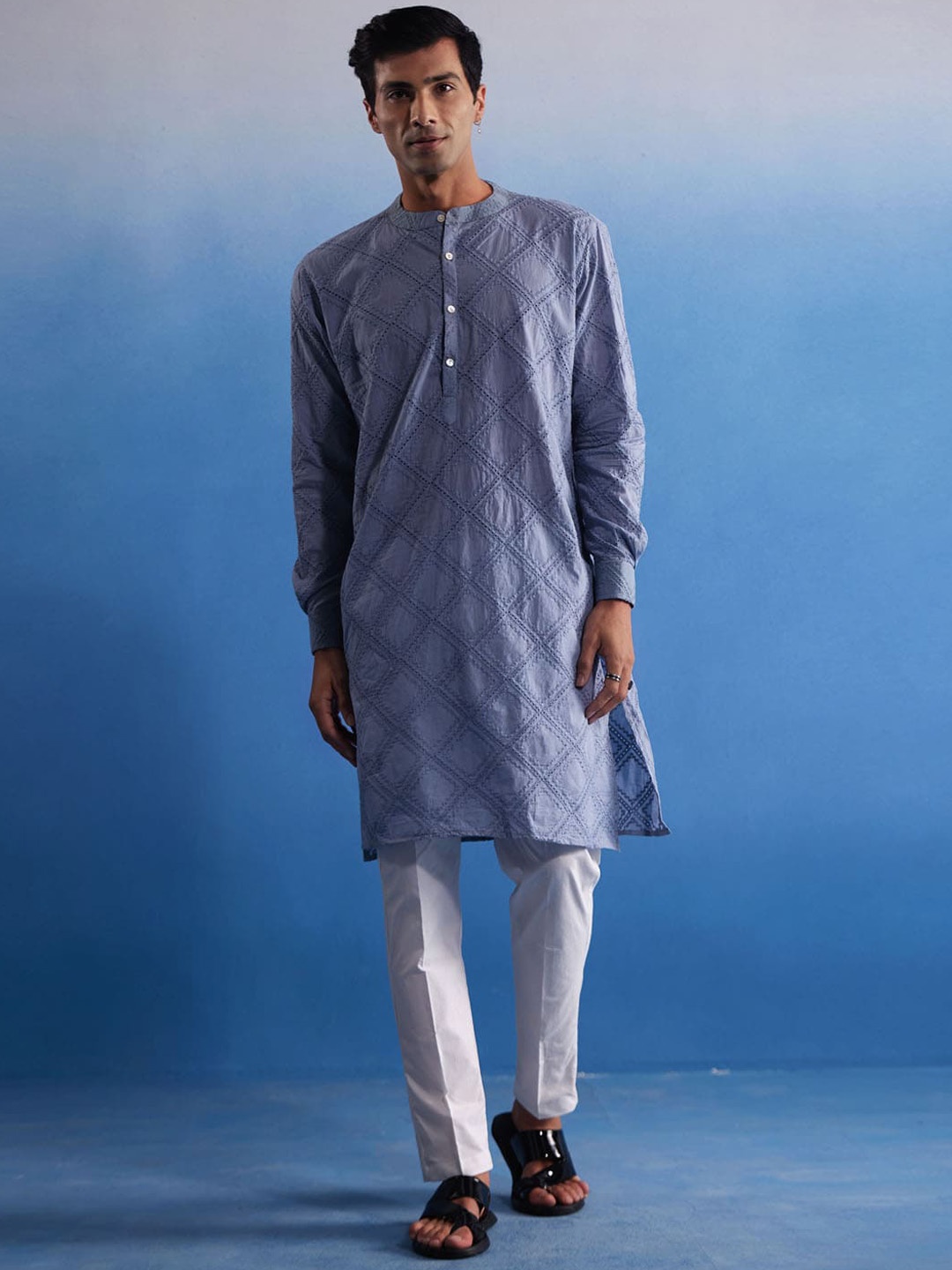 

VASTRAMAY Men Schiffli Embroidered Cotton Kurta With Pyjama, Blue