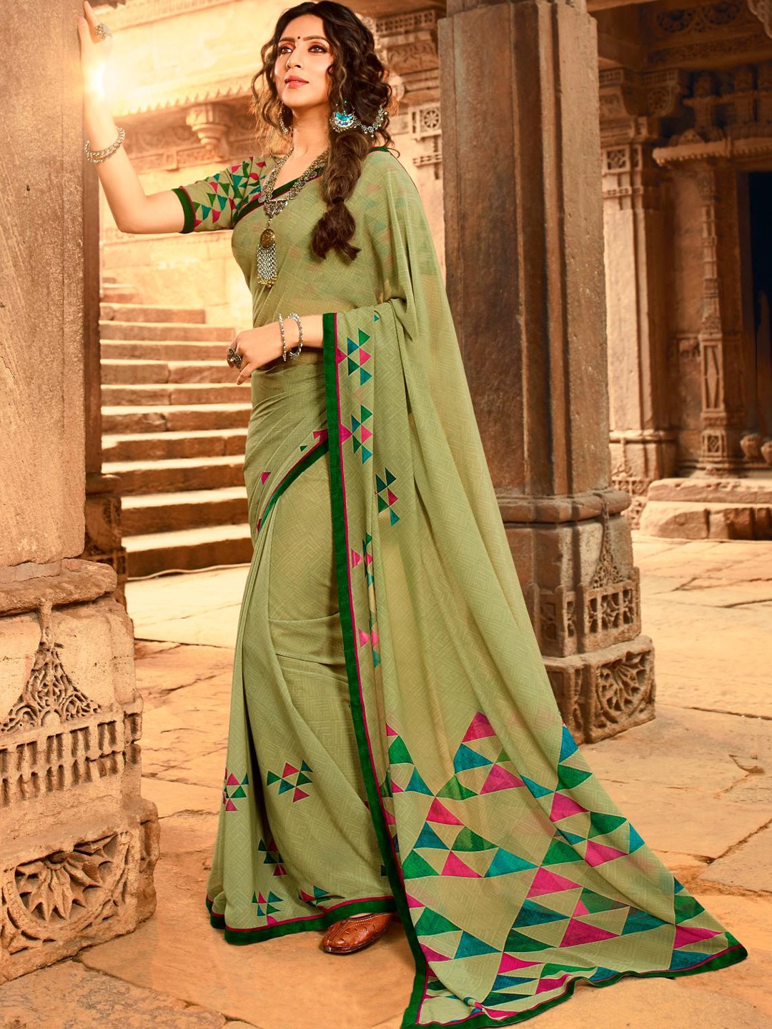 

Civamee Floral Printed Saree, Green