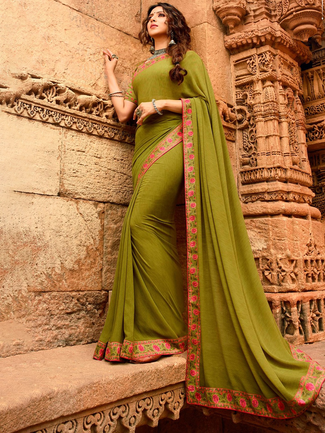 

Civamee Floral Printed Border Saree, Green