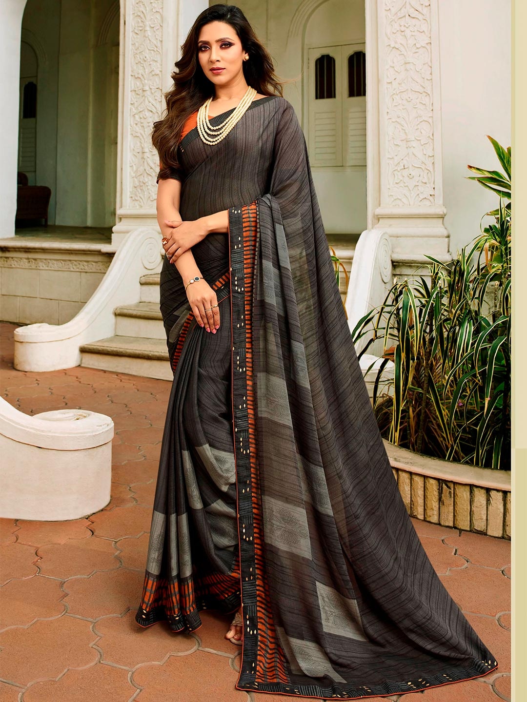 Civamee Floral Printed Saree, Grey