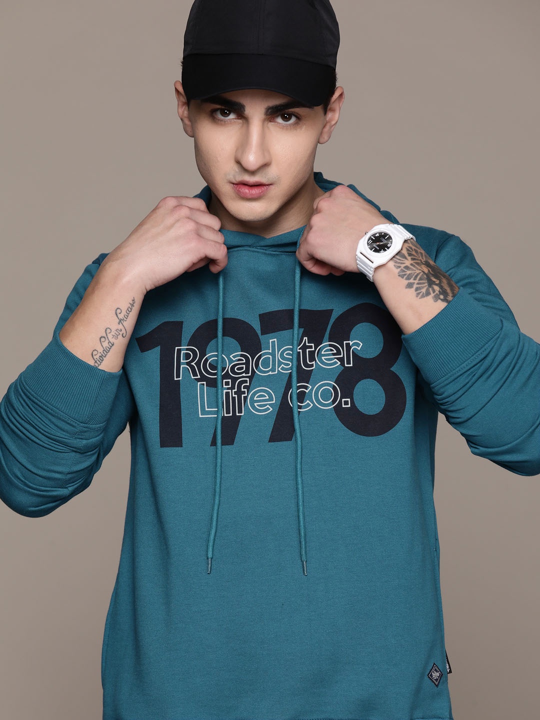 

Roadster Men Printed Hooded Sweatshirt, Teal