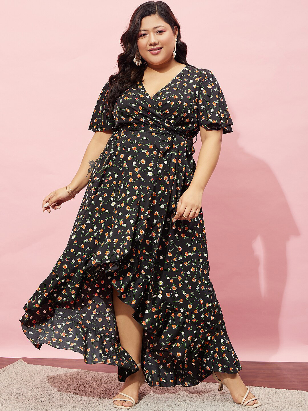 

Berrylush Curve Floral Printed Flared Sleeve Wrap Dress, Black