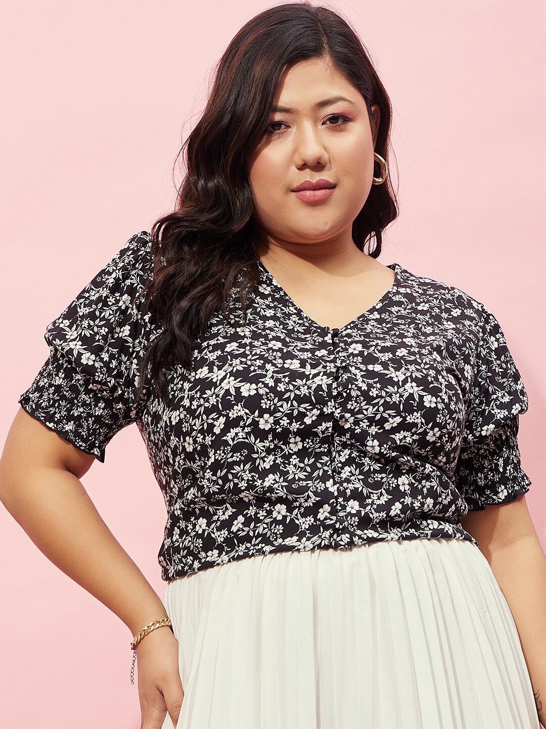 

Berrylush Curve Plus Size Floral Printed Puff Sleeves Smocked Regular Top, Black