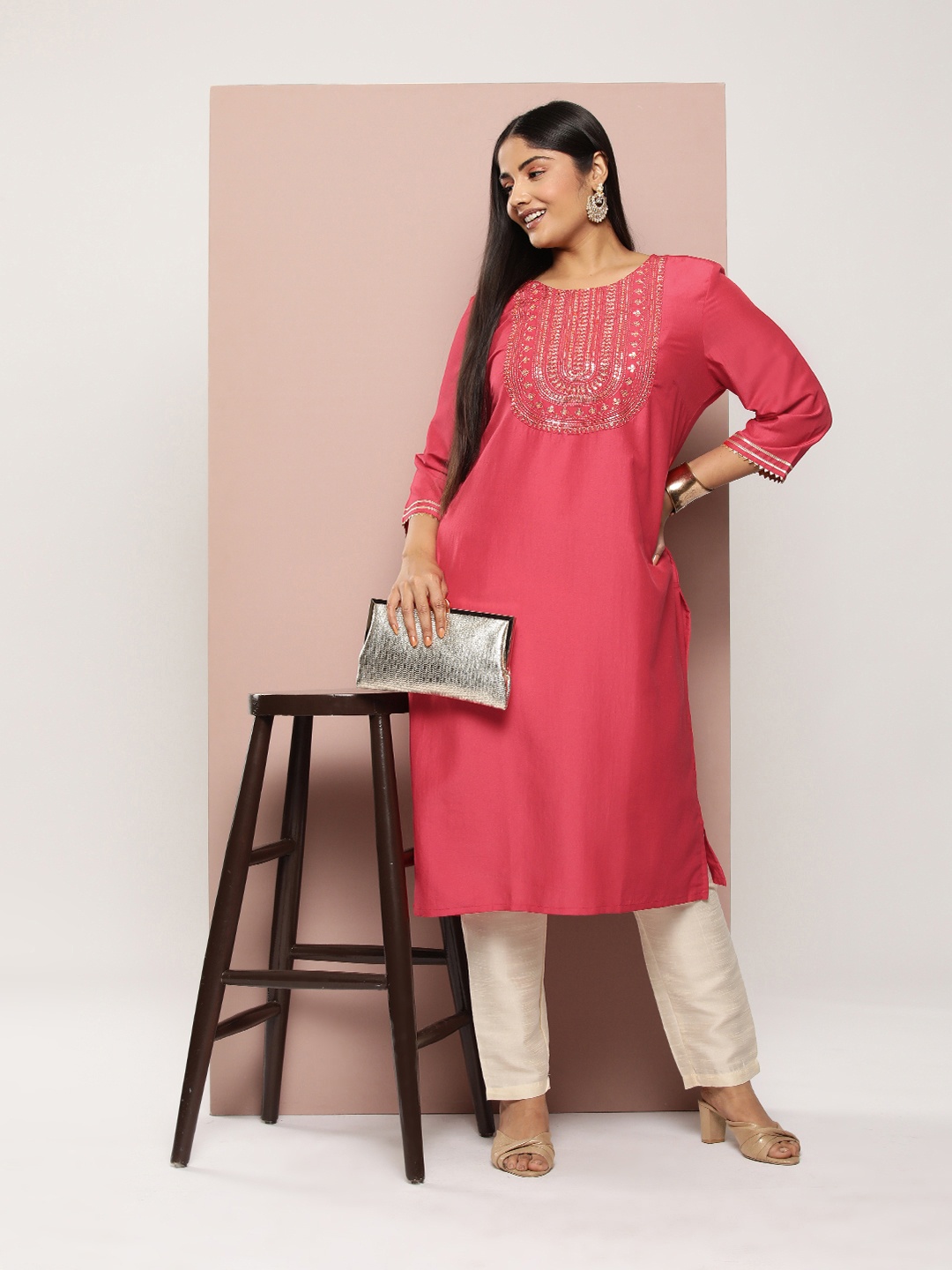 

Sztori Plus Size Yoke Design Sequinned Kurta, Coral
