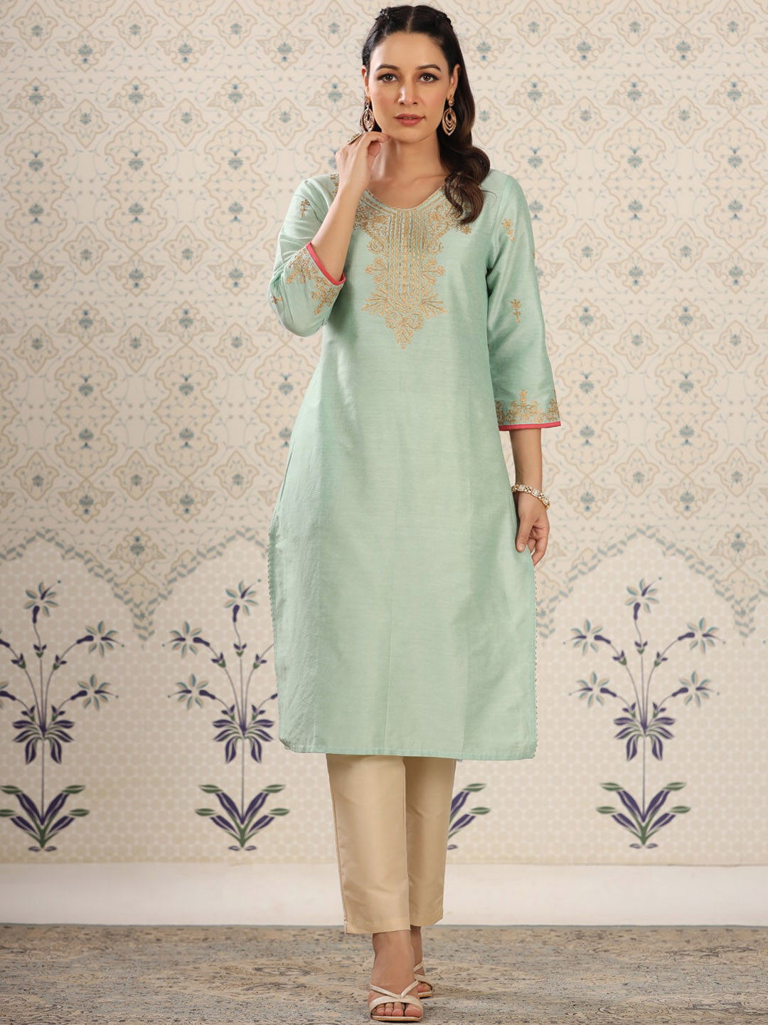 

Ode by House of Pataudi Floral Yoke Designed Round Neck Thread Work Straight Kurta, Sea green