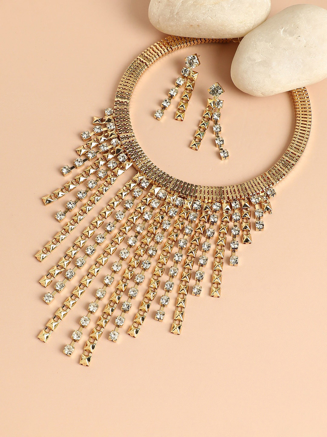 

SOHI Gold-Plated Stones Studded Tasselled Jewellery Set