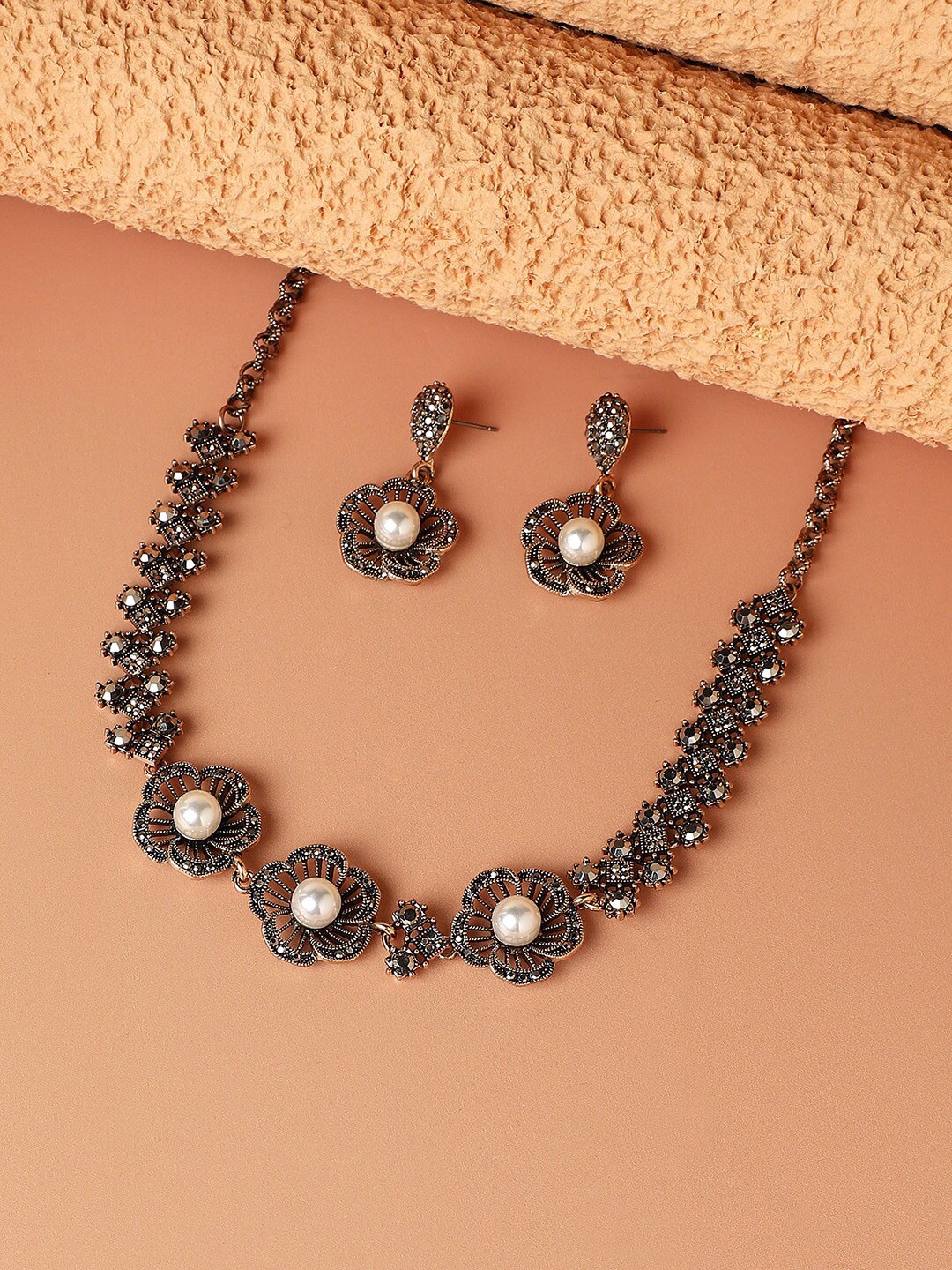 

SOHI Gold-Plated Stones Studded & Beaded Jewellery Set