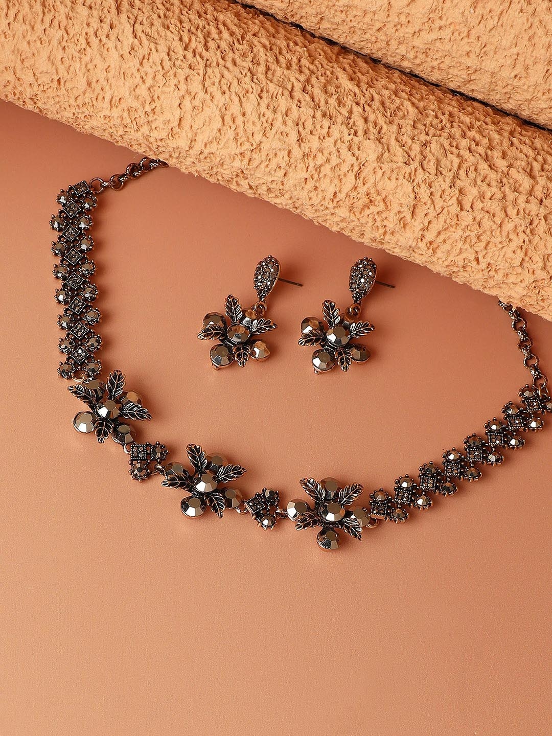 

SOHI Gold-Plated Stone-Studded Heart & Floral Jewellery Set