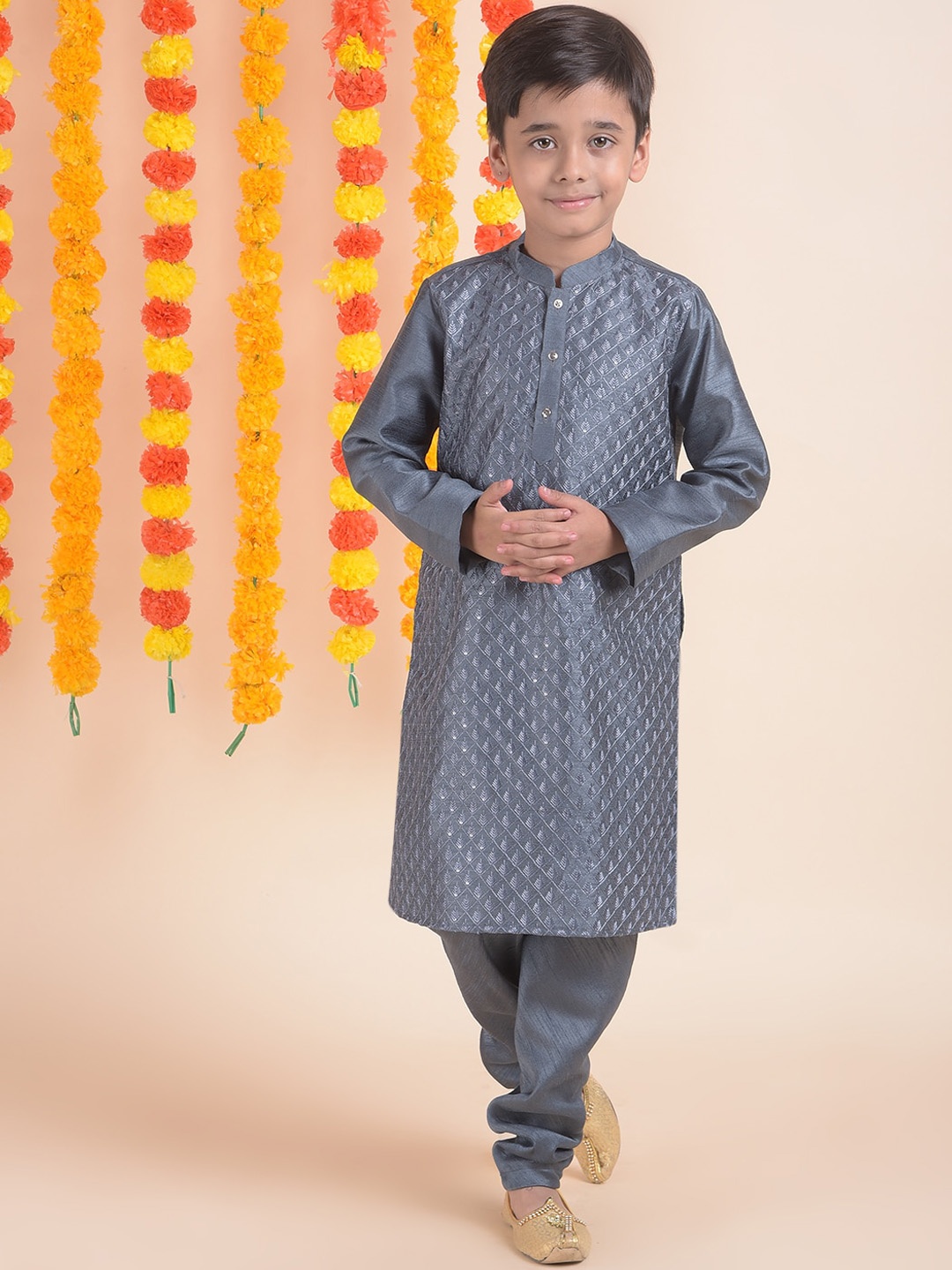 

House of Pataudi Boys Grey Ethnic Motif Embroidered Straight Kurta & Churidar