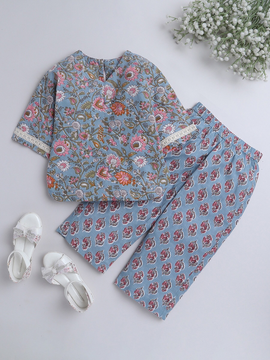 

The Magic Wand Girls Floral Printed Pure Cotton Night suit, Grey