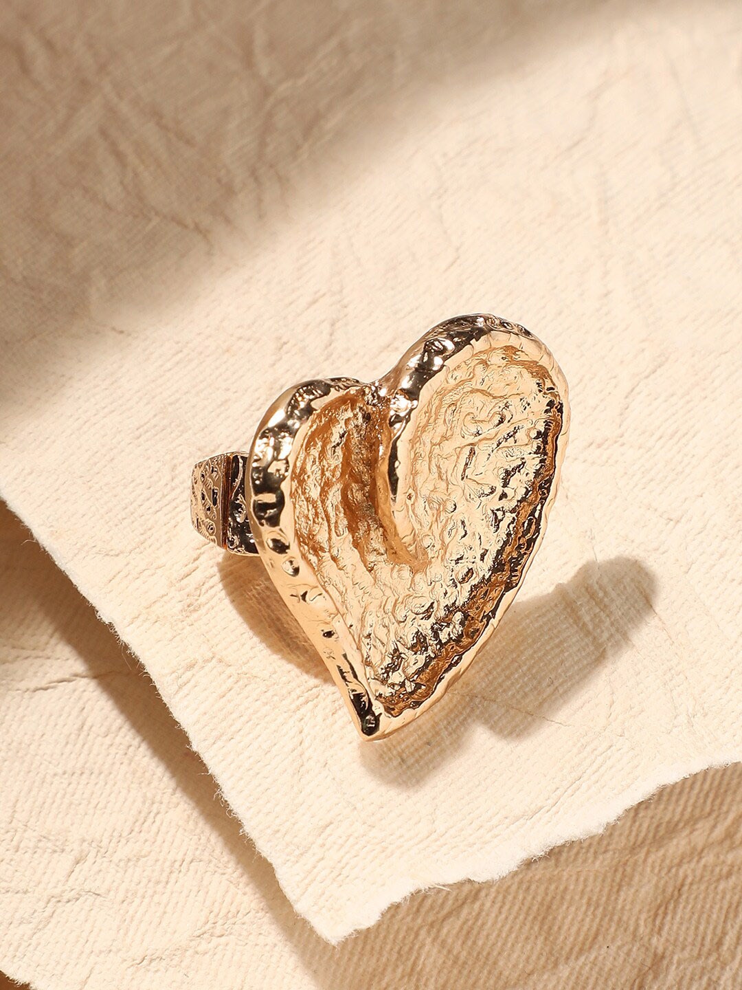 

SOHI Gold-Plated Dented Heart Cocktail Ring