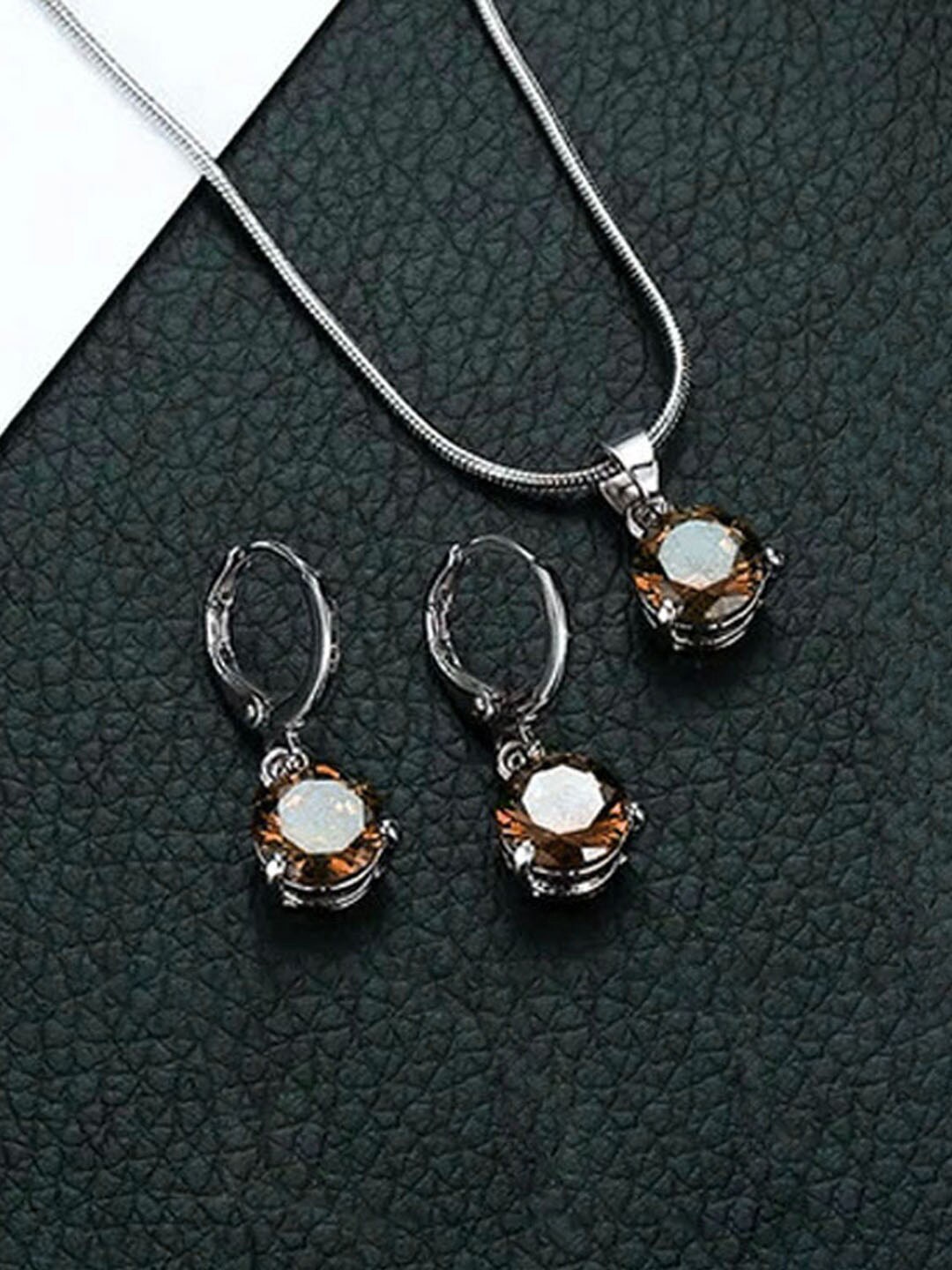 

Designs & You Silver Plated Cubic Zirconia Jewellery Set