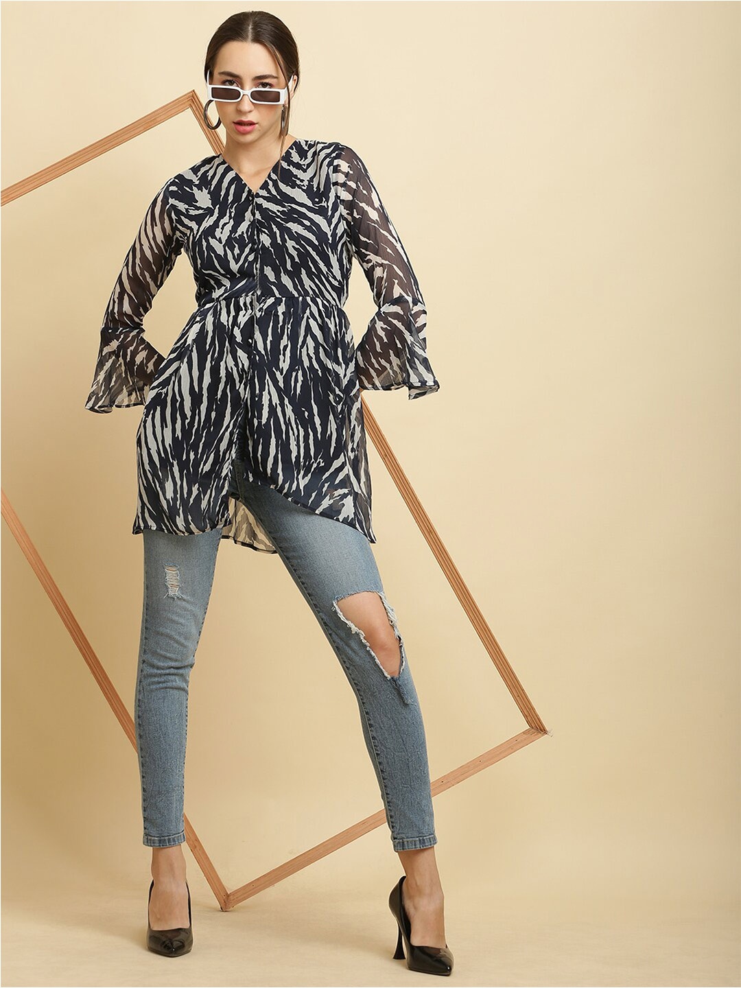 

HERE&NOW Abstract Printed Bell Sleeves Longline Top, Black