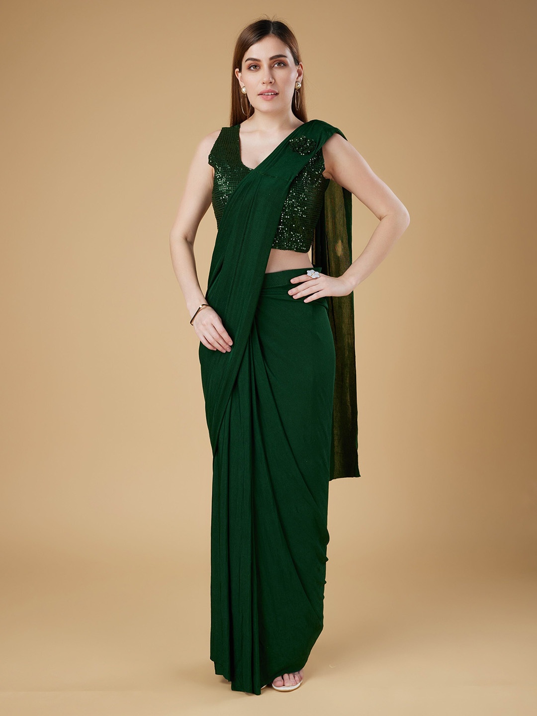 

Phenav Embellished Sequinned Ready To Wear Saree, Green