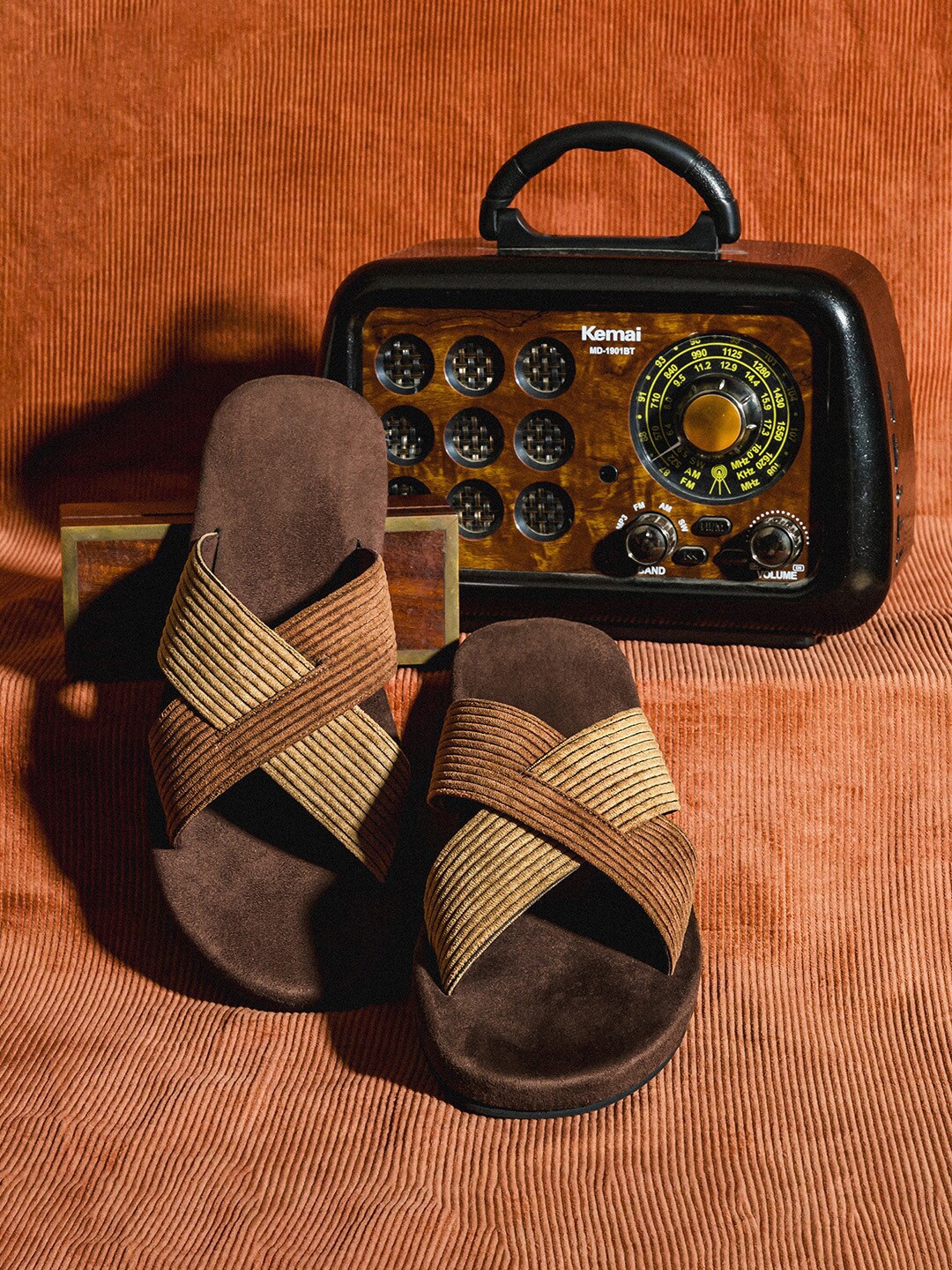 

Paaduks Men Ben Luxe Crossover Corduroy Suede Comfort Sandals, Brown