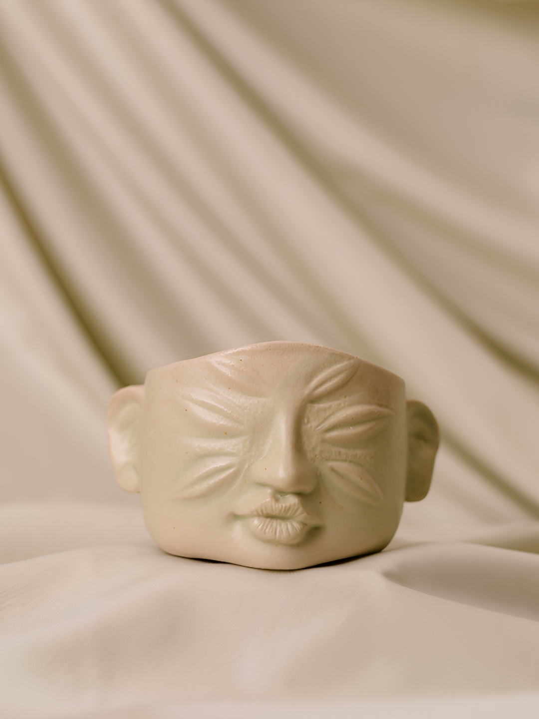 

The Orby House White Scented Martian Jar Candle