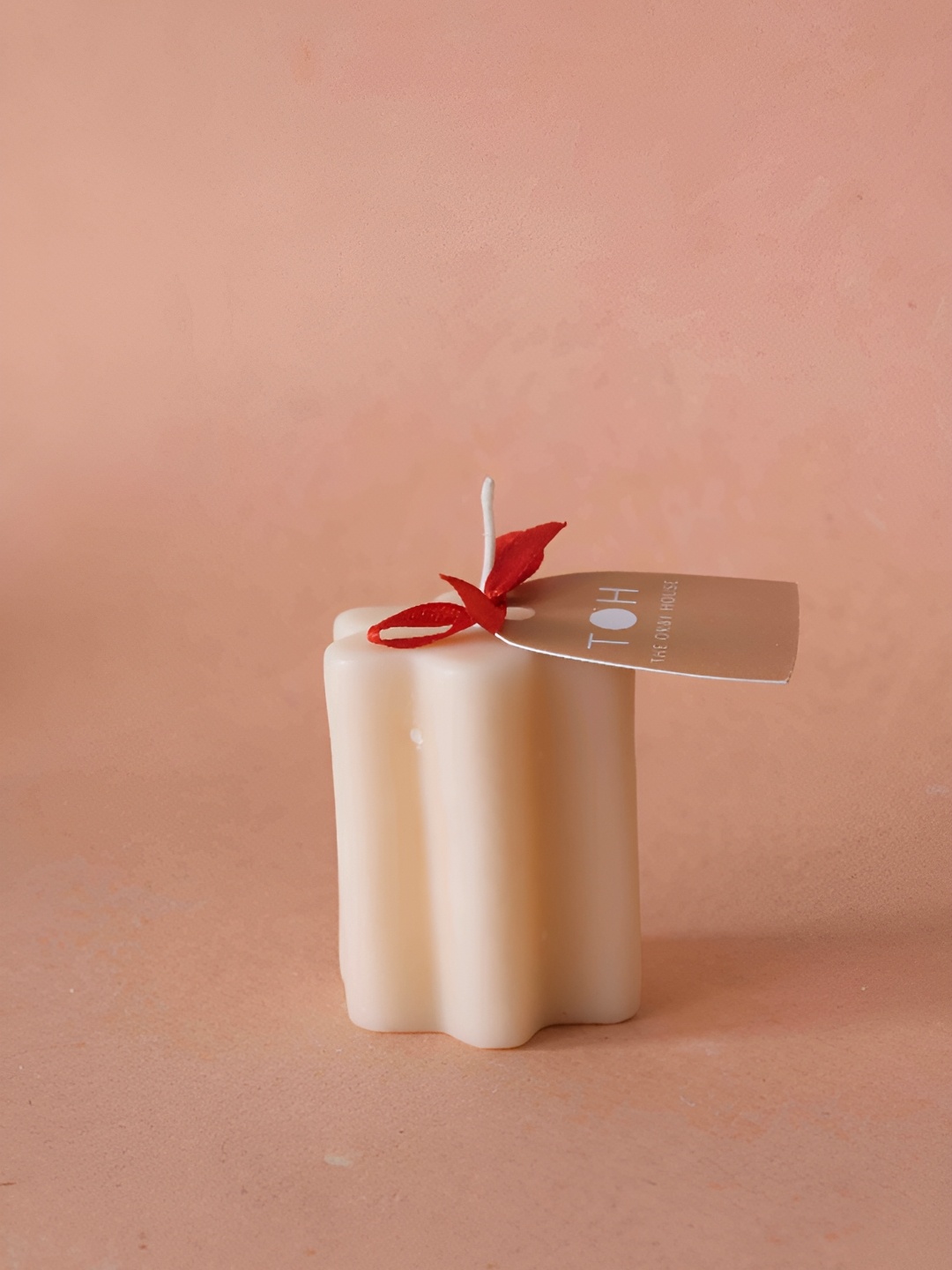 

The Orby House White Scented Daisy Pillar Candle