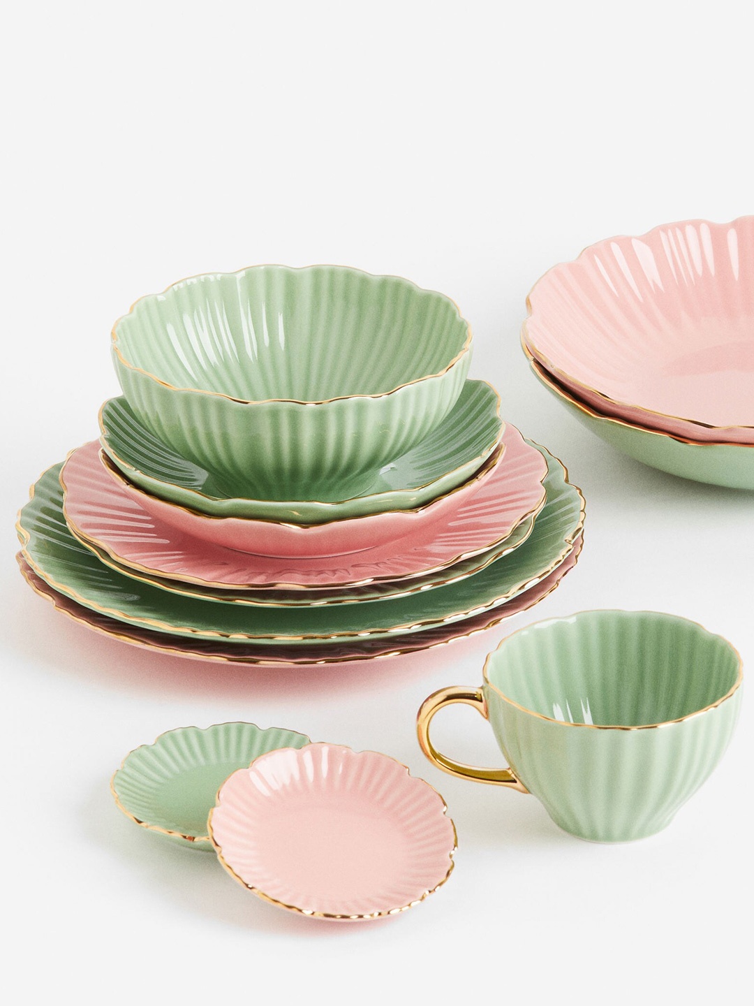 

H&M Green Porcelain Plate