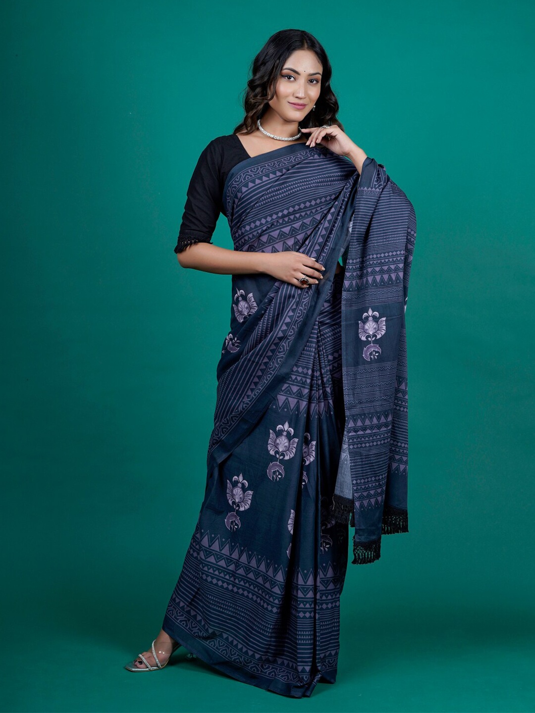 

BUTA BUTI Floral Printed Pure Cotton Saree, Navy blue