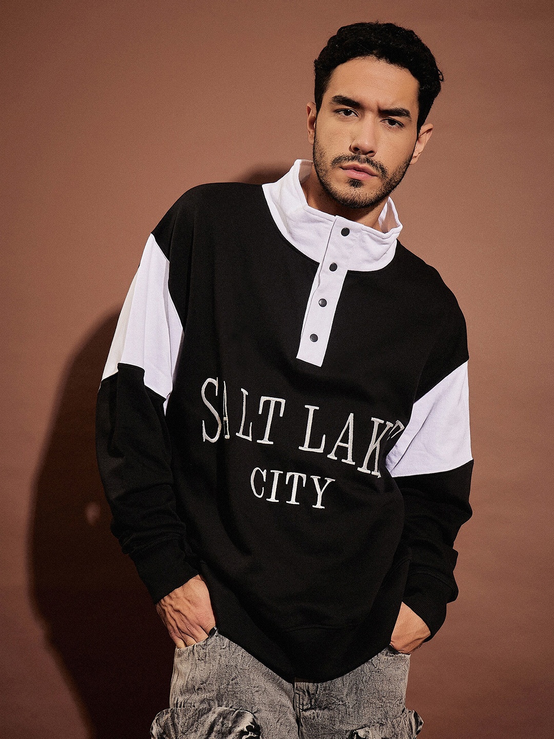 

MASCLN SASSAFRAS White Typography Printed Mock Collar Fleece Oversized Sweatshirt