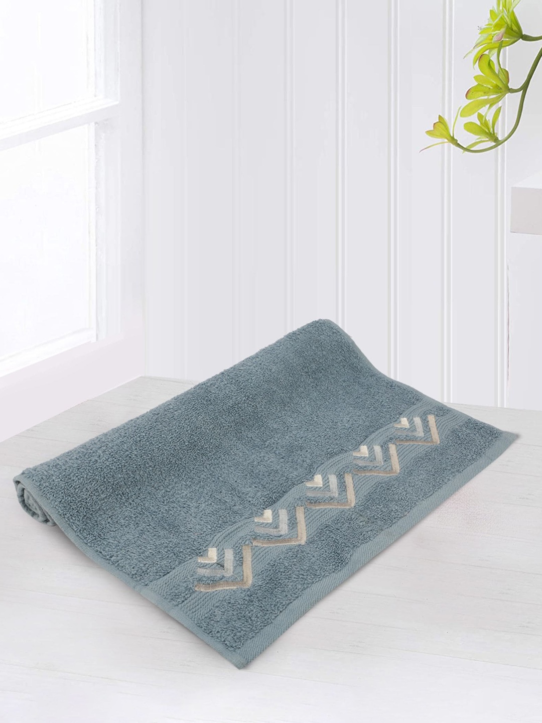

LUSH & BEYOND Grey Cotton 500 GSM Embroidered Hand Towel