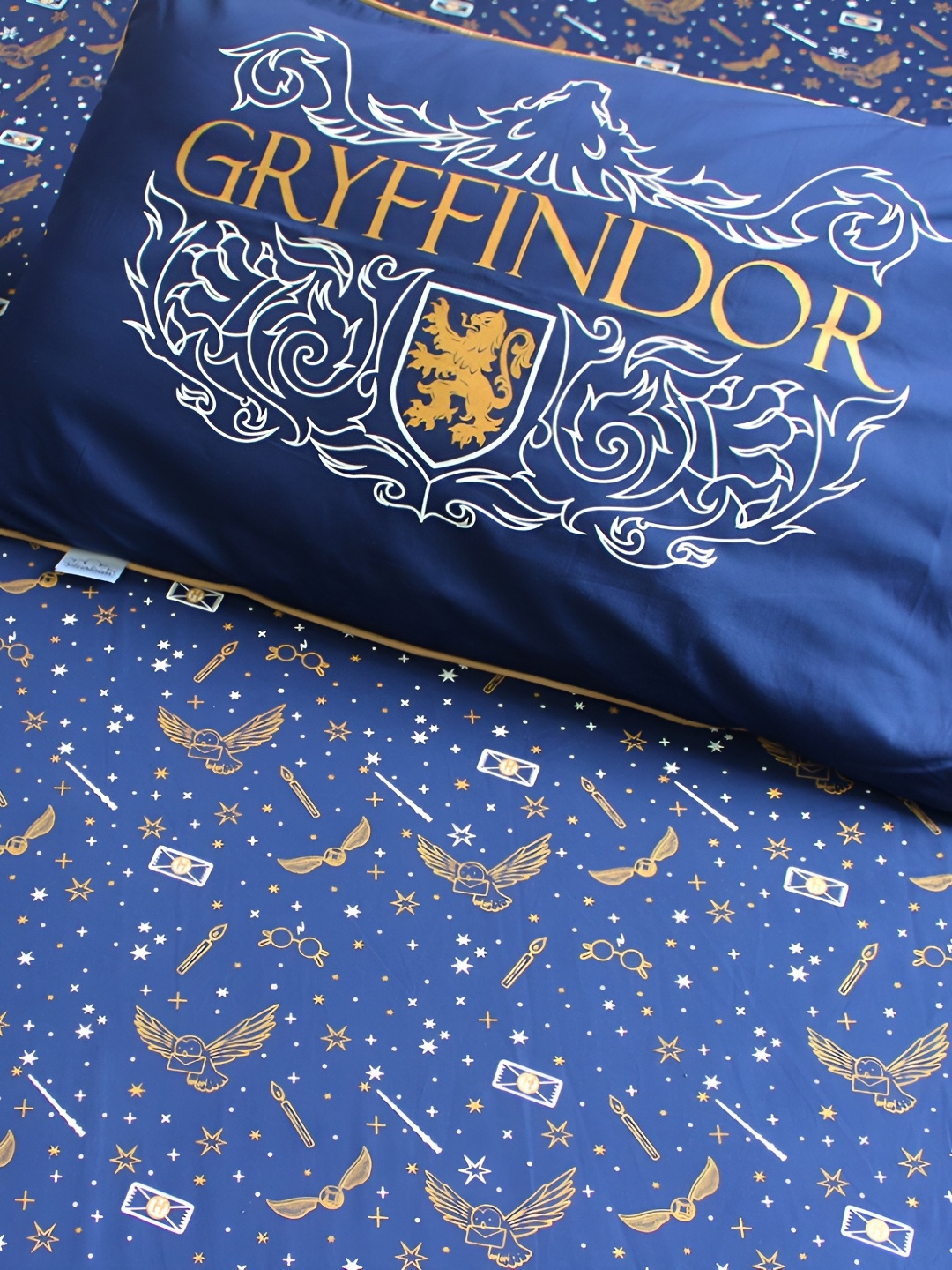 

Silverlinen Blue 250 TC Harry Potter Gryffindor Single Bedsheet with 1 Pillow Cover