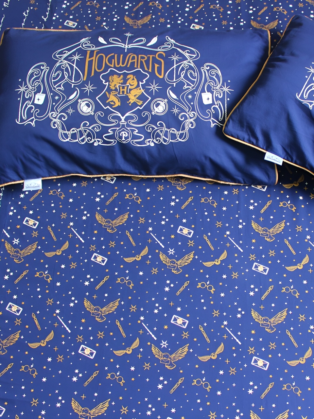 

Silverlinen Blue & White 250 TC Harry Potter Hogwarts Queen Bedsheet with 2 Pillow Covers