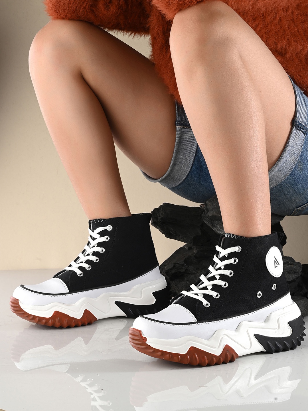 

AfroJack Women Colourblocked Mid-Top Sneakers, Black