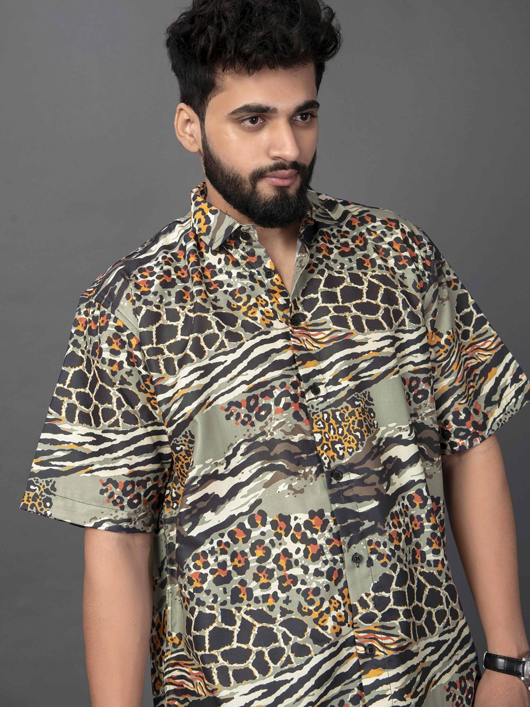 

BROWN BROTHERS Men Relaxed Animal Printed Oversized Casual Shirt