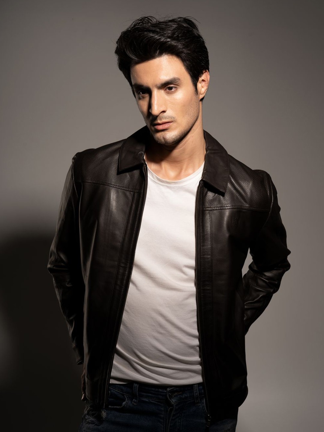 

Tortoise Spread Collar Long Sleeve Zip Detail Leather Lightweight Leather Jacket, Brown