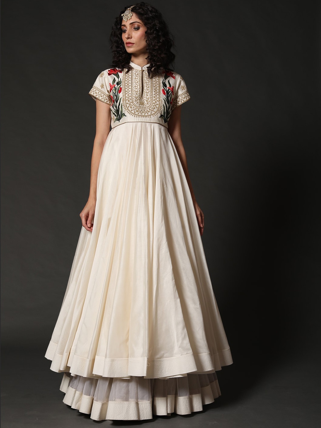 

Rohit Bal Floral Embroidered Mandarin Collar Chanderi Silk Kurta with Skirt, Off white