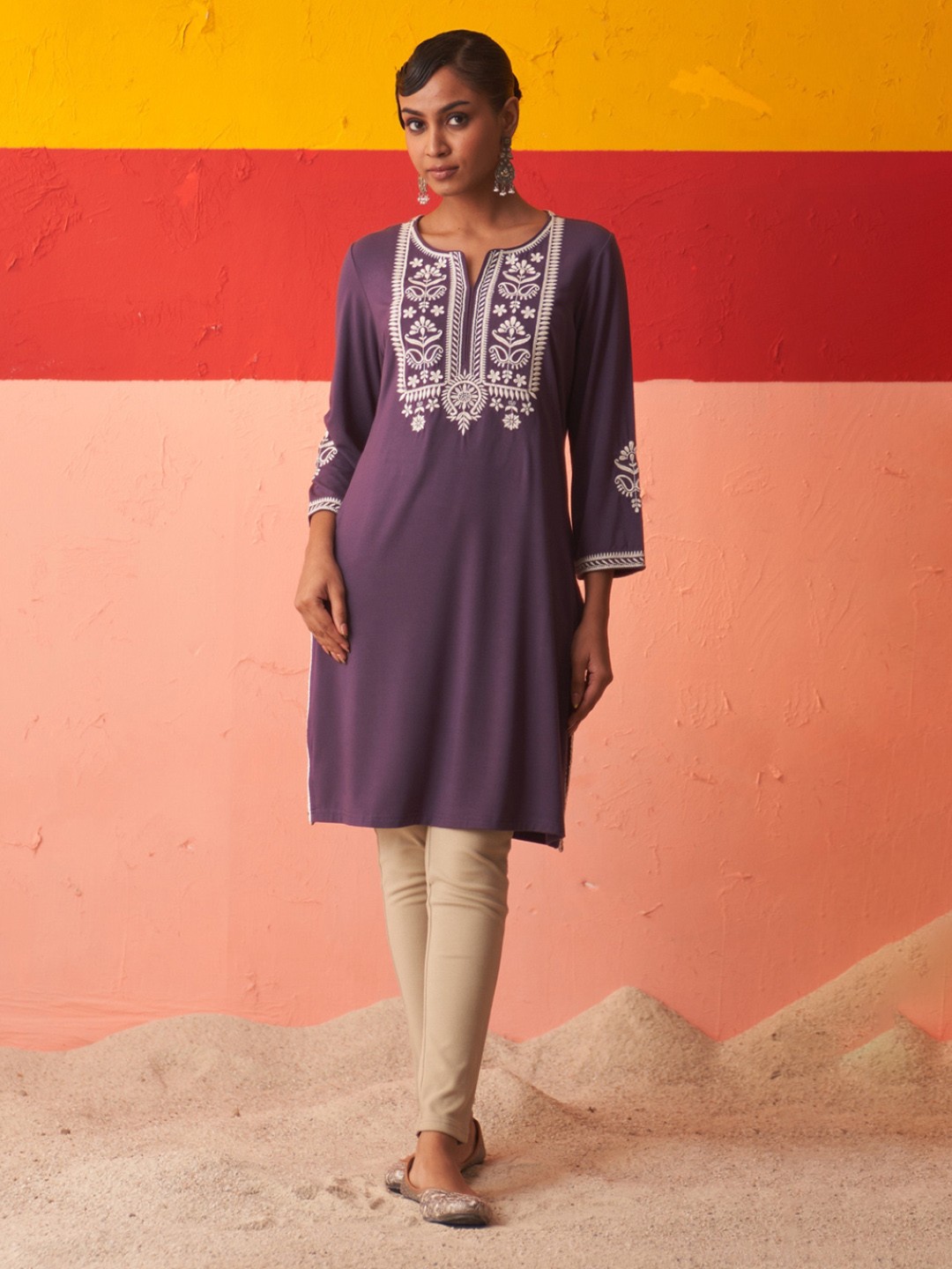 

Lakshita Floral Yoke Design Thread Work Woollen Kurta, Purple