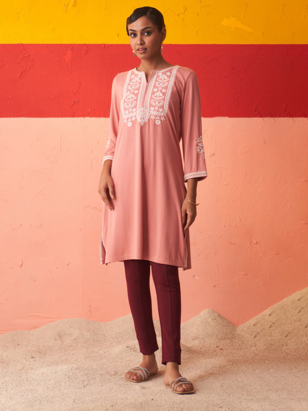 

Lakshita Floral Yoke Design Thread Work Woollen Kurta, Pink