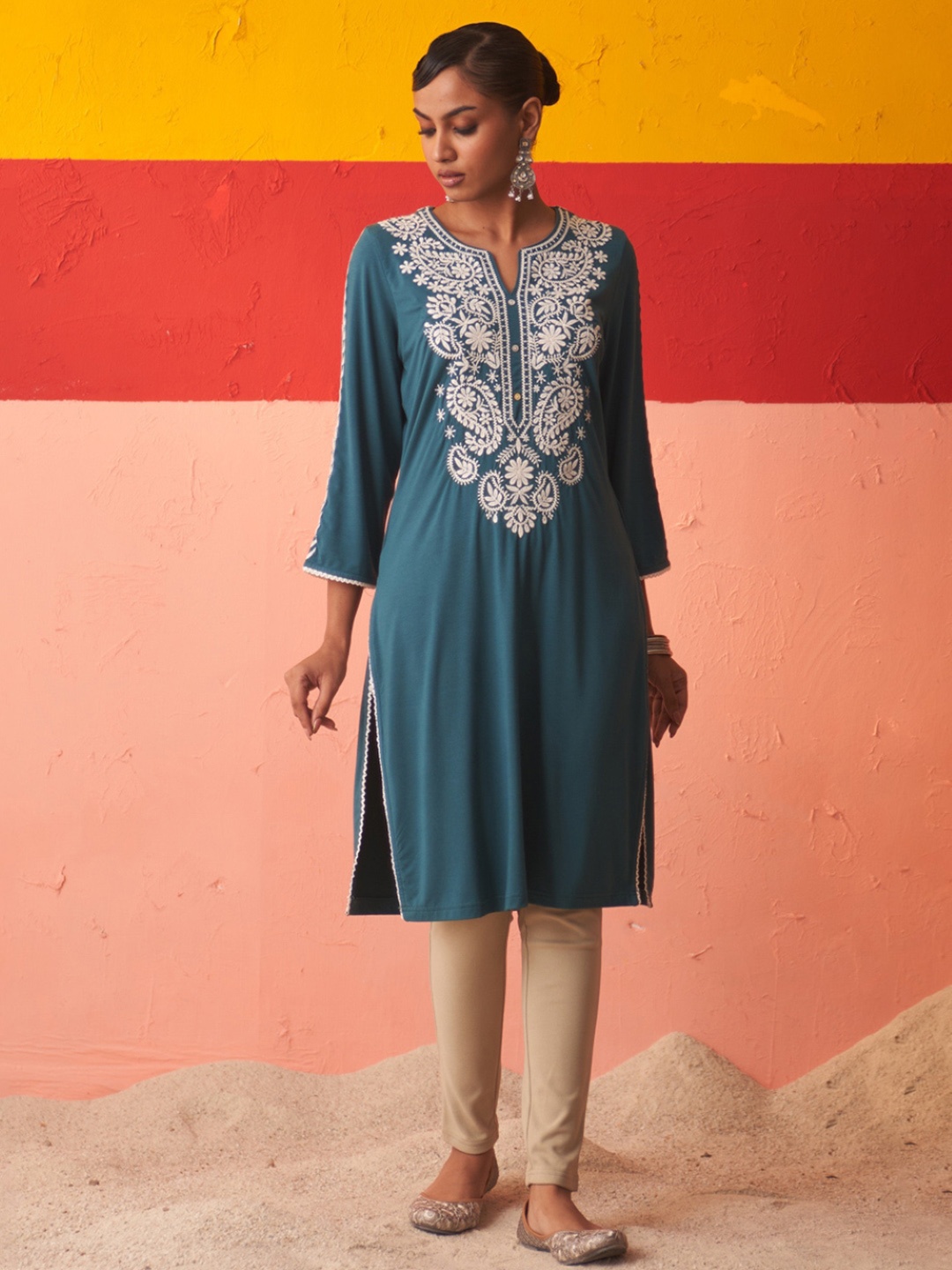 

Lakshita Paisley Embroidered Three-Quarter Sleeve Thread Work Woollen Kurta, Teal