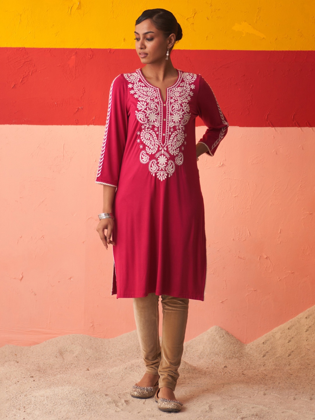 

Lakshita Floral Yoke Design Thread Work Woollen Kurta, Fuchsia