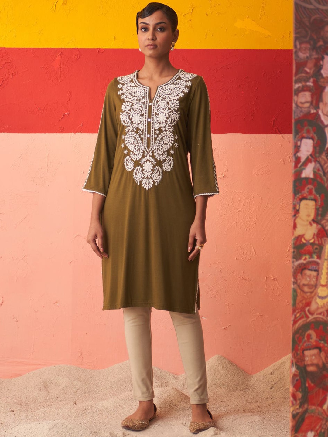 

Lakshita Floral Yoke Design Thread Work Woollen Kurta, Olive