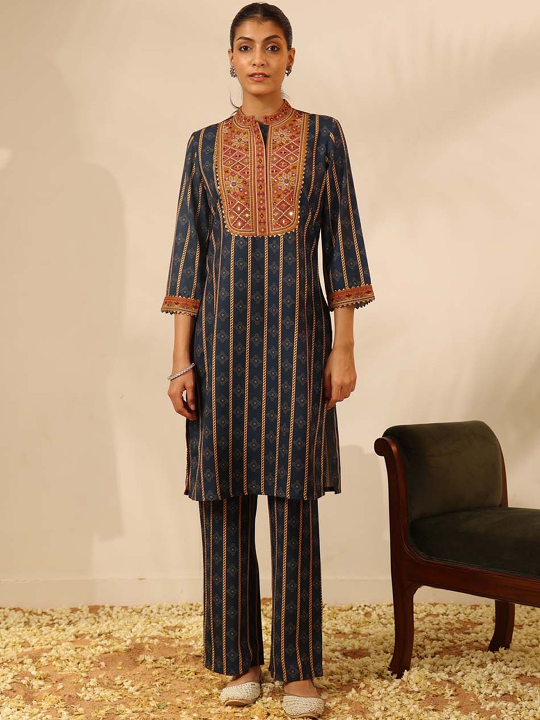 

Lakshita Ethnic Motifs Printed Straight Kurta with Trousers, Blue