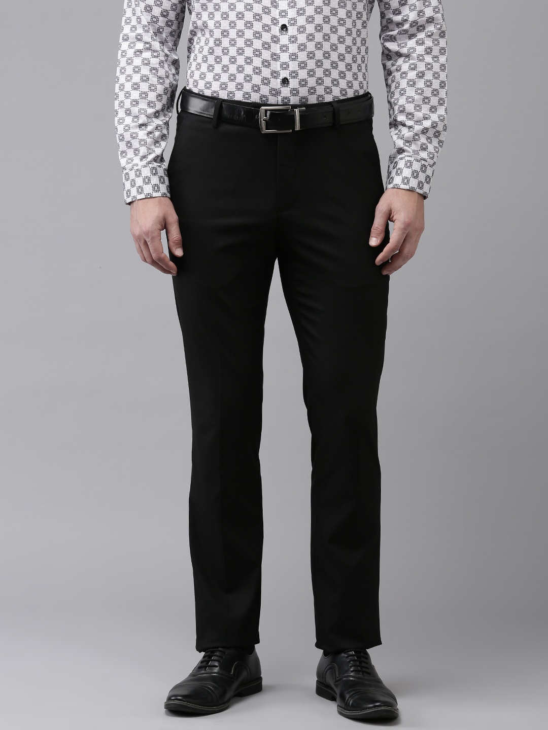 

Van Heusen Men Urban Slim Slim Fit Formal Trousers, Black