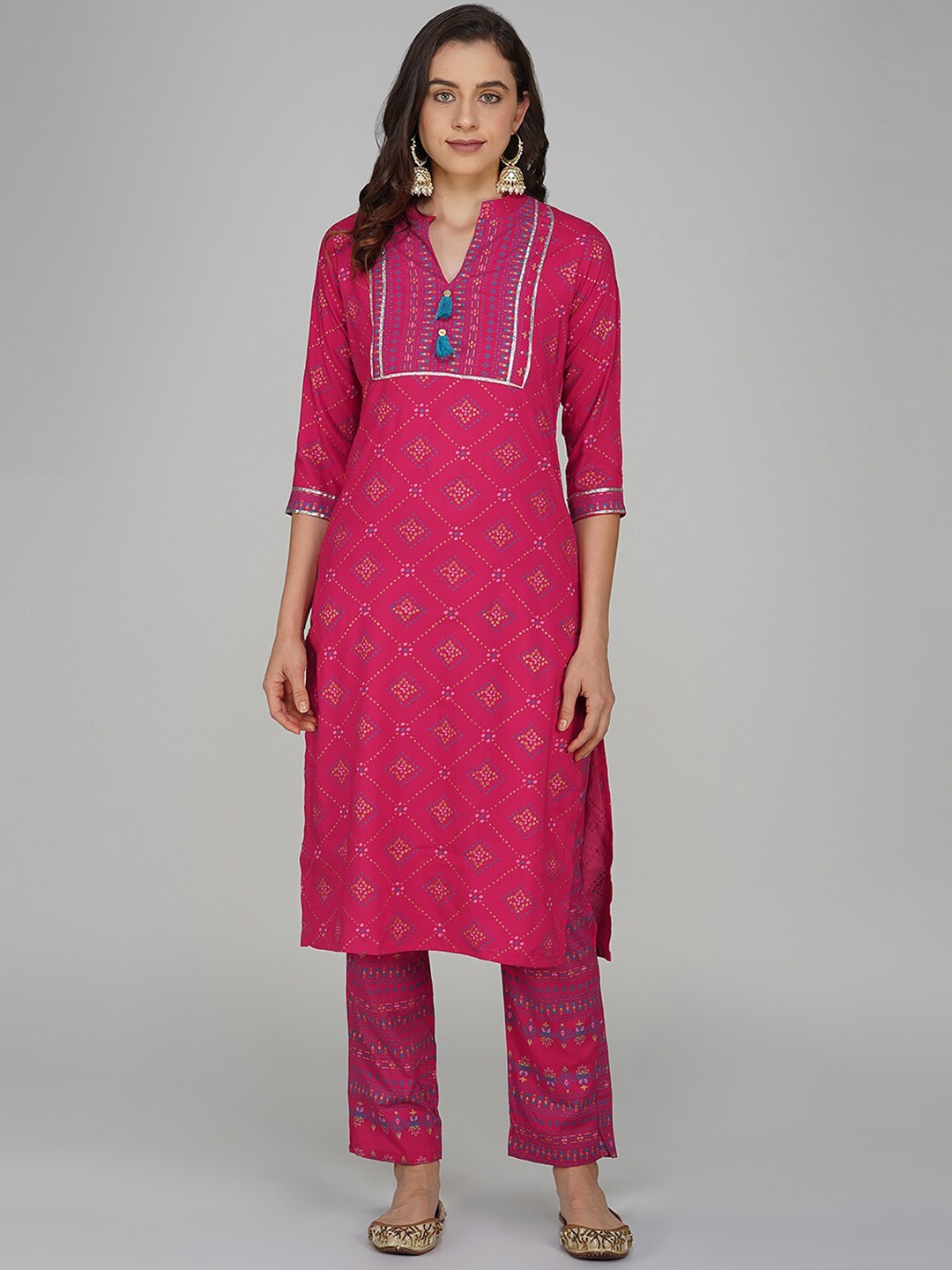 

METRO-FASHION Bandhani Printed Mandarin Collar Gotta Patti Kurta With Trousers & Dupatta, Pink