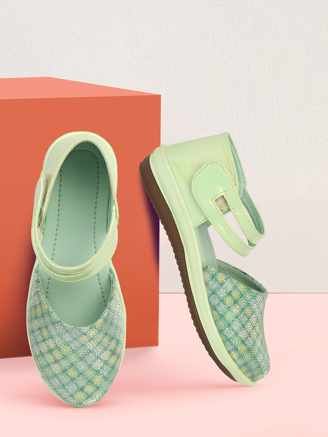 

BAESD Girls Textured Ballerinas, Green